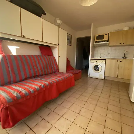 Avec Balcon, Piscine Et Parking - Maxime - Fr-1-226-509